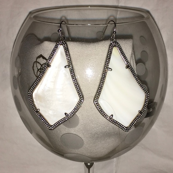 Beautiful KENDRA SCOTT earrings. Never worn. - Picture 3 of 5